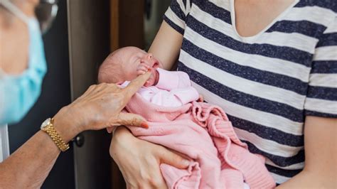 Prečo novorodeniatko večer plače?